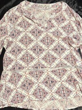 V-Neck Printed Tunic Top in White and Burgundy
Bohemian style